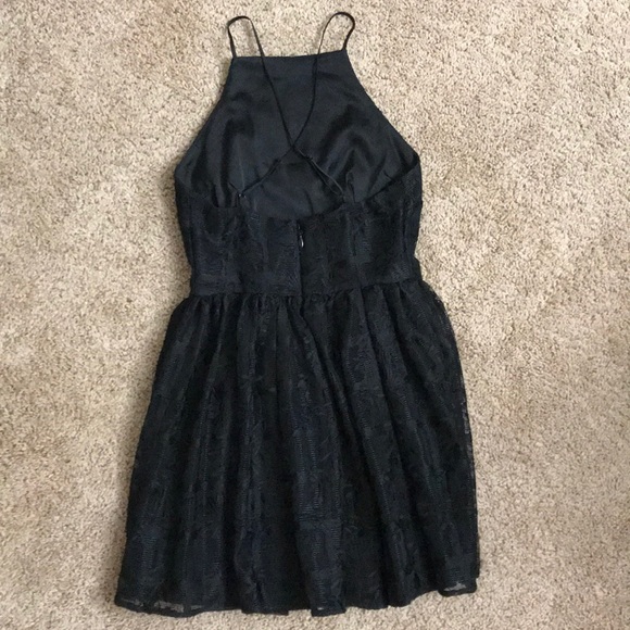 🌻Beautiful Bebe Dress🌻 - Picture 2 of 6